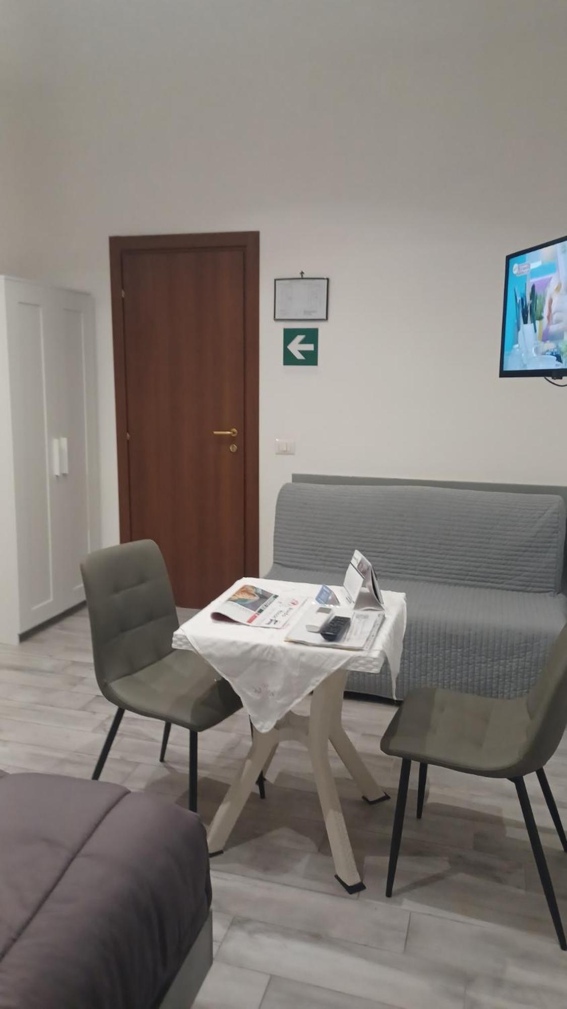 Mondo House Fiumicino Esterno foto